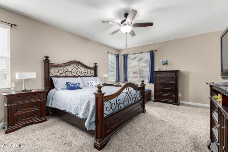 HUGE PRIMARY SUITE (1)