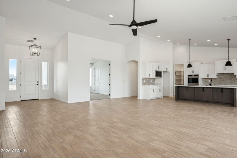 11-web-or-mls-20136-w-hazelwood-st