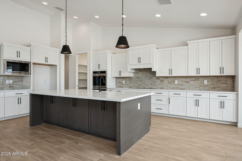 12-web-or-mls-20136-w-hazelwood-st