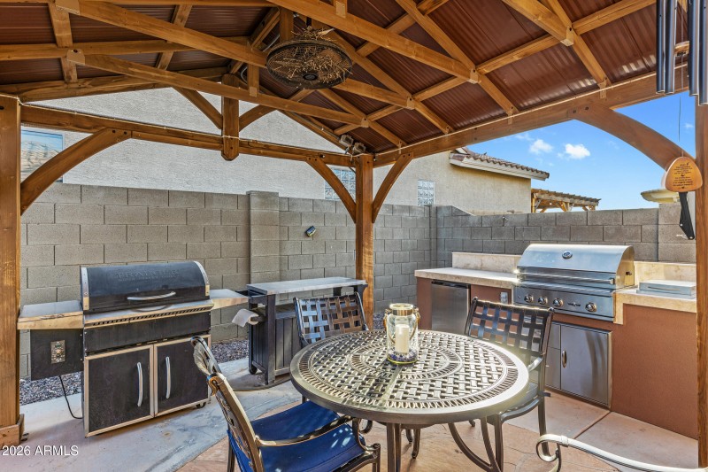 Outdoor Kitchen/Pergola