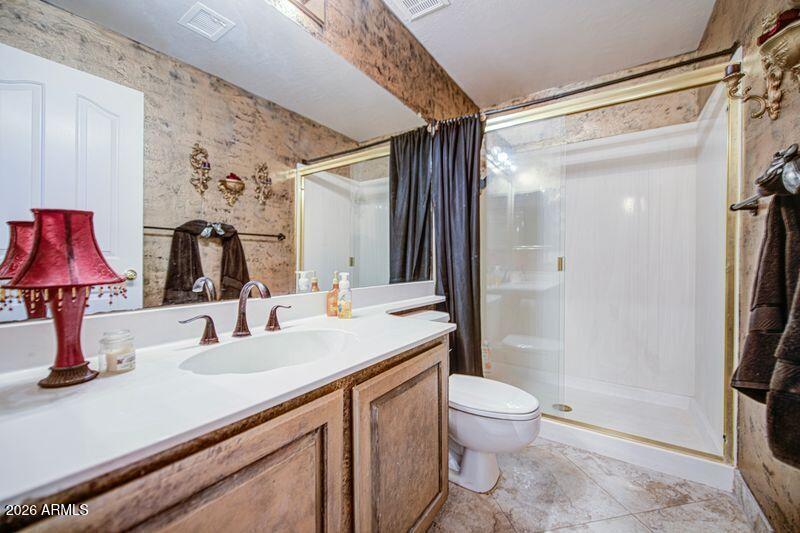 34 Downstairs Bathroom (2)