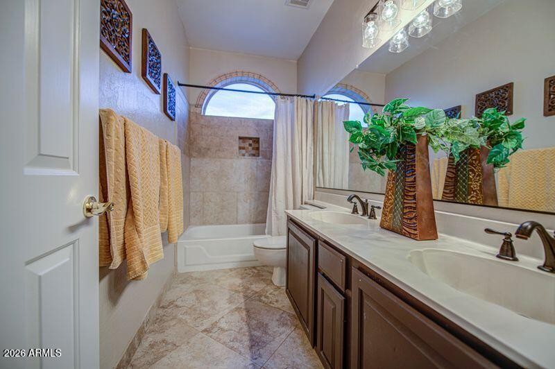 58 Upstairs Bathroom