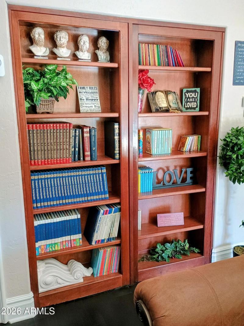 79 Guest Suite Bookshelf