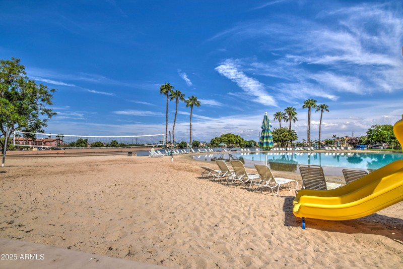 124 VVL Beach with Volleyball Net