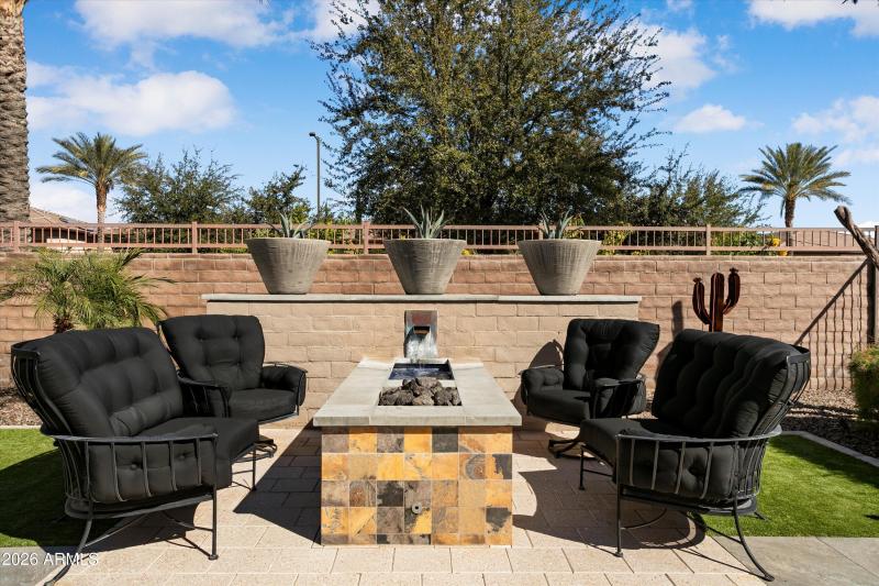 WATER FEATURE & FIREPIT