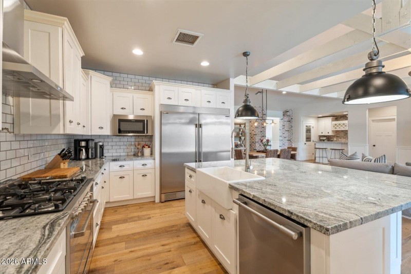 Large Island Looks to GR