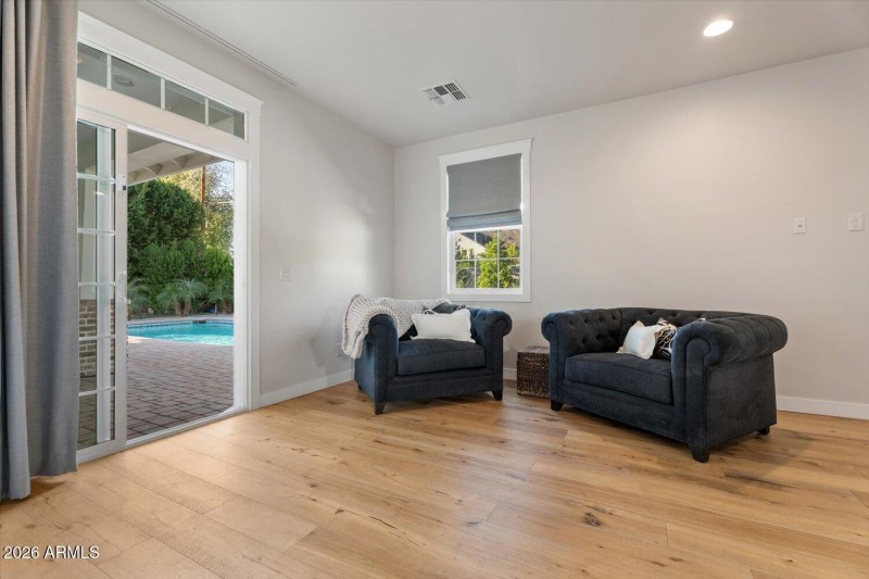 Sitting Area/Slider to Back