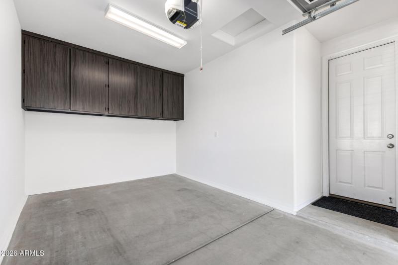 1 Car Garage Poinsettia