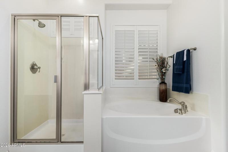 Primary Bathroom Poinsettia