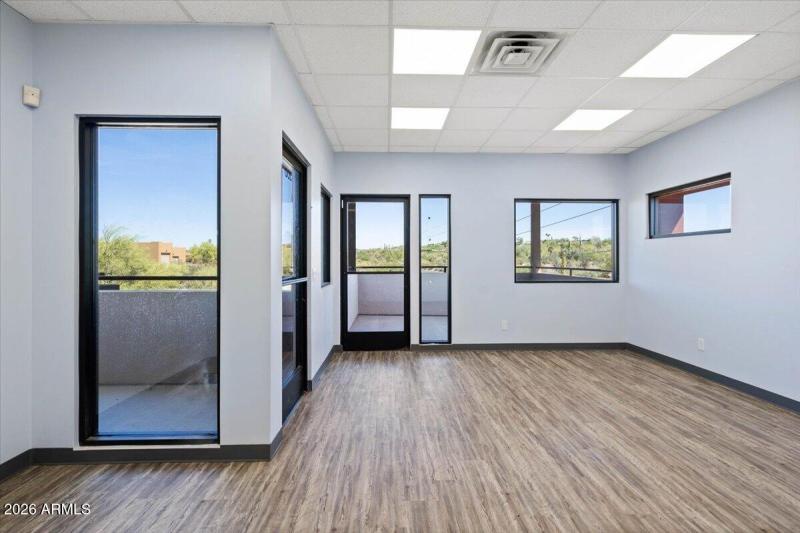 UPPER OFFICE W:VIEWS