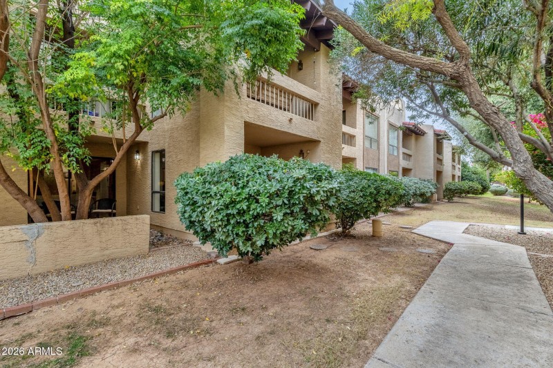 31-web-or-mls-8651-e-royal-palm-rd-127