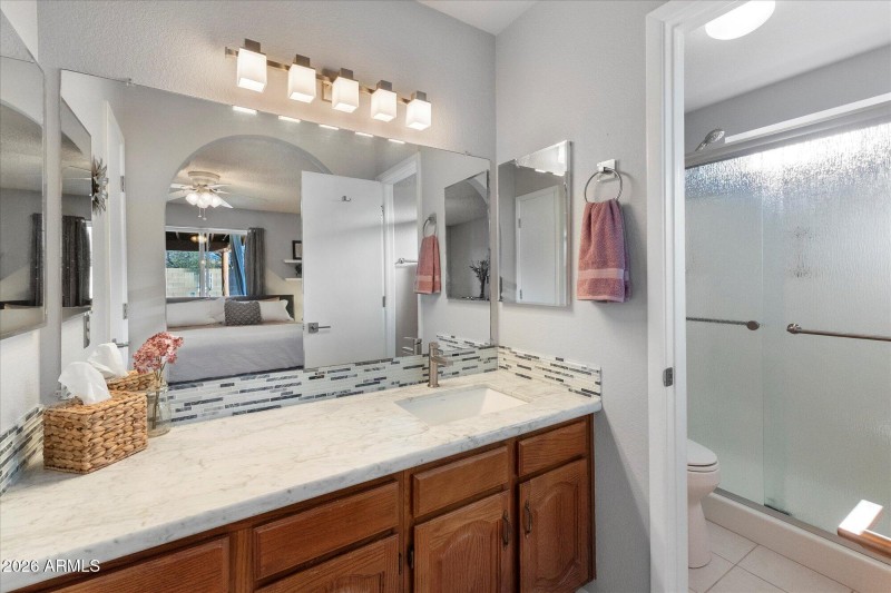 Primary Bathroom w Vanity