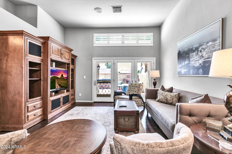 8889 E Meadow Hill Dr-9