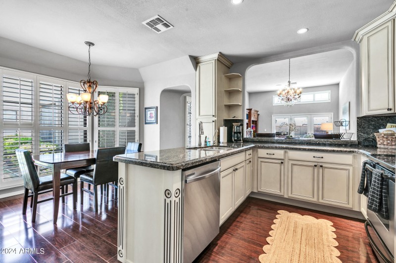 8889 E Meadow Hill Dr-14