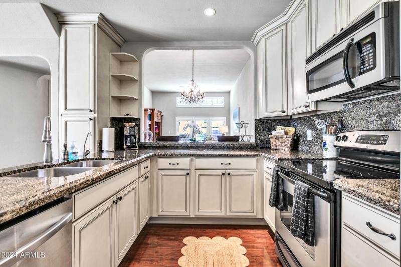 8889 E Meadow Hill Dr-15