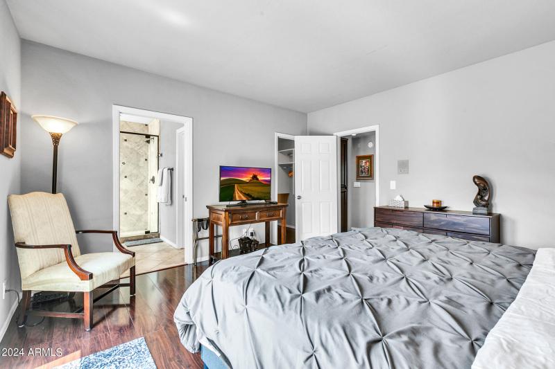 8889 E Meadow Hill Dr-23