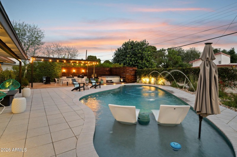 Baja shelf and deck jets