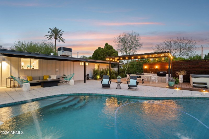 Outdoor kitchen and covered patio