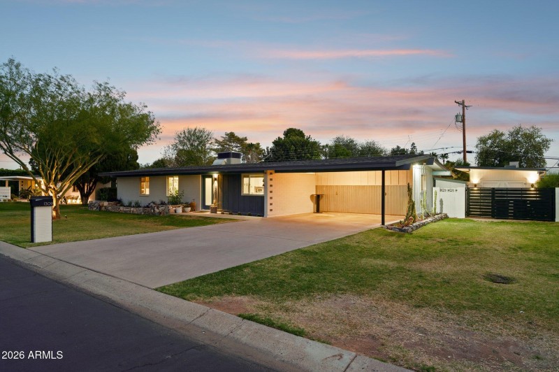 Mid-century modern ranch with irrigation
