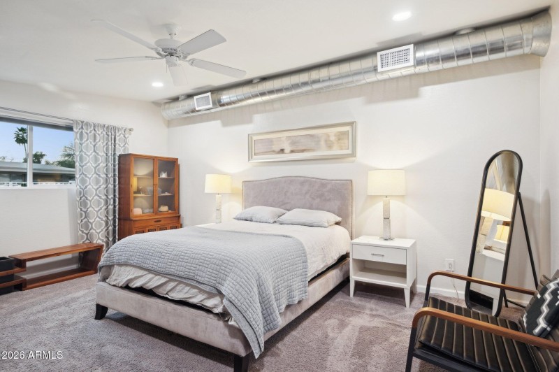 There are 2 primary suites