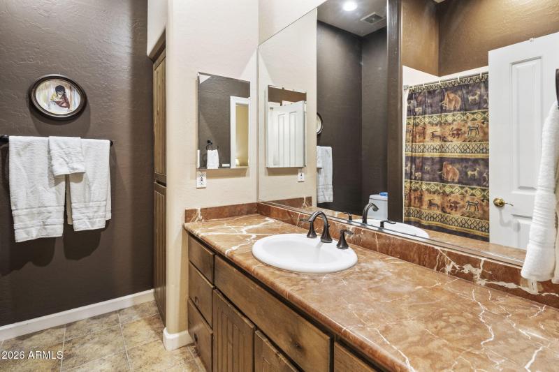 Guest Suite 2 - Bath