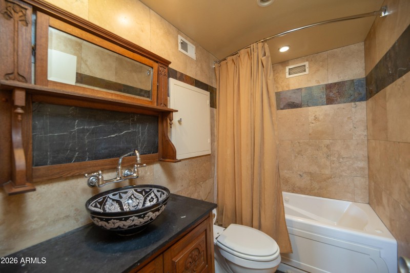 2201 N Central bed 2 bath