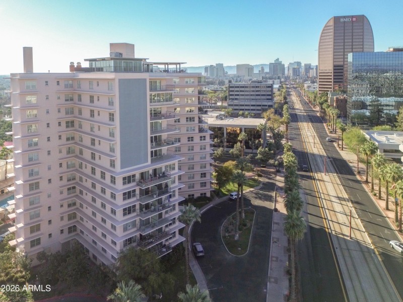 2201 N Central bldg w:downtown