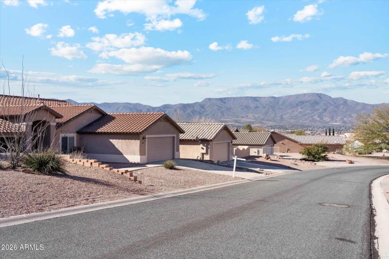 ef010cba-bbd2-4e51-8c5e-6940342be4d7