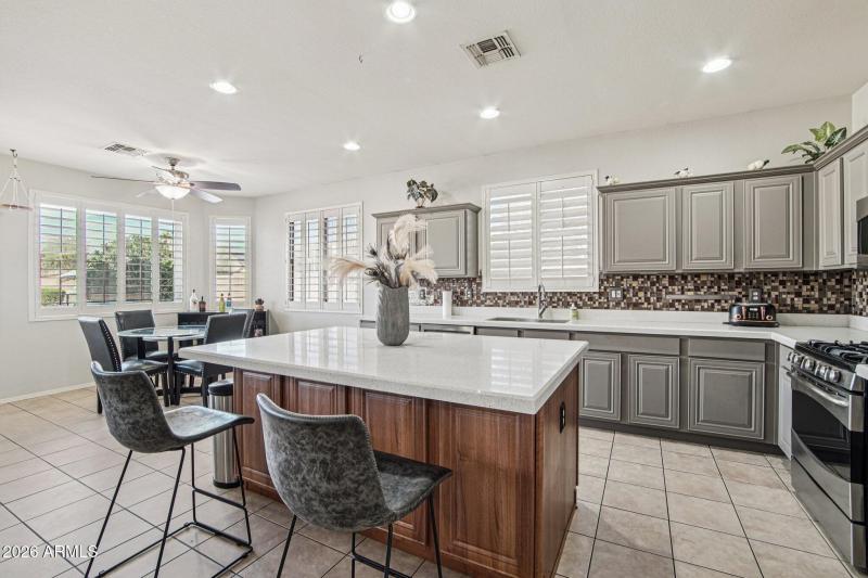 12-web-or-mls-W Tonto St-S1102-010