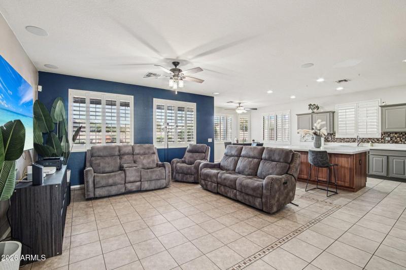 8-web-or-mls-W Tonto St-S1102-006