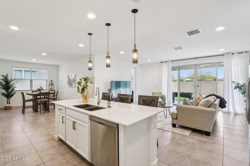 14-web-or-mls-W Cortez St-S1702-014