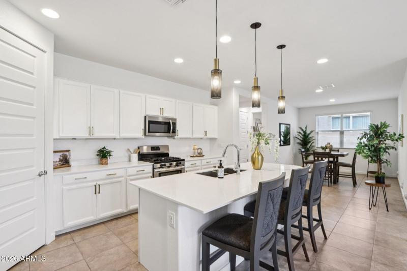 13-web-or-mls-W Cortez St-S1702-013