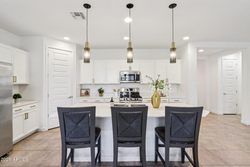 12-web-or-mls-W Cortez St-S1702-012