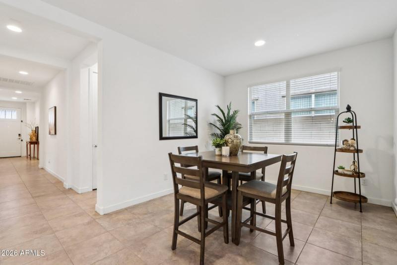 10-web-or-mls-W Cortez St-S1702-010