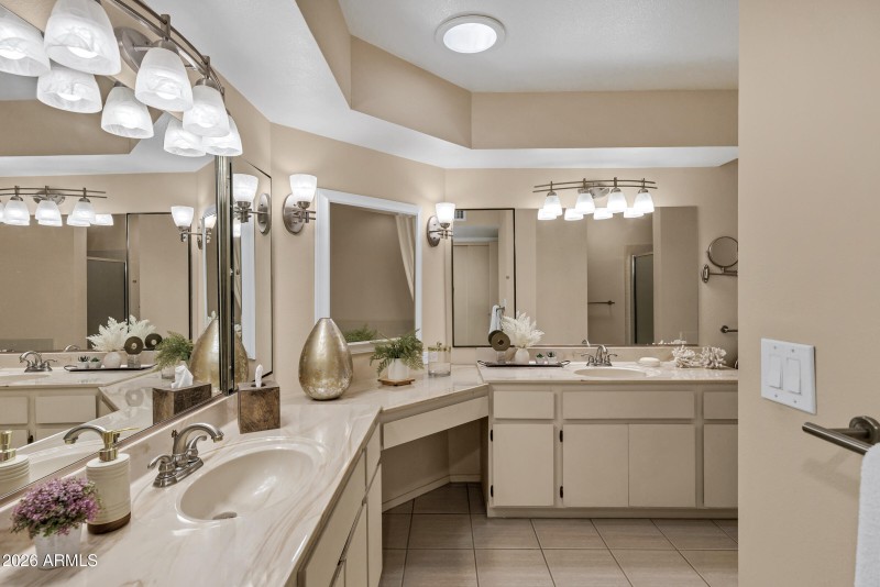 10013 E Watford Way-29