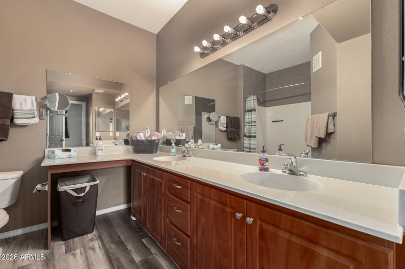18 Master Bathroom