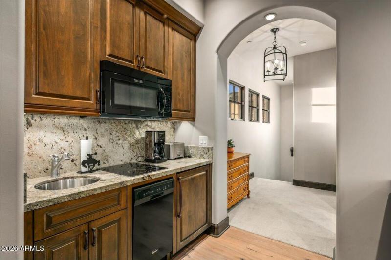 68-Guest House Kitchenette