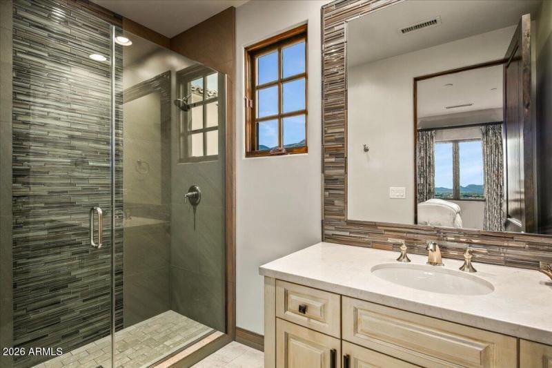 71-Guest House Suite Bath