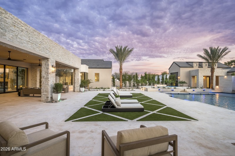 7031 E Paradise Drive-4