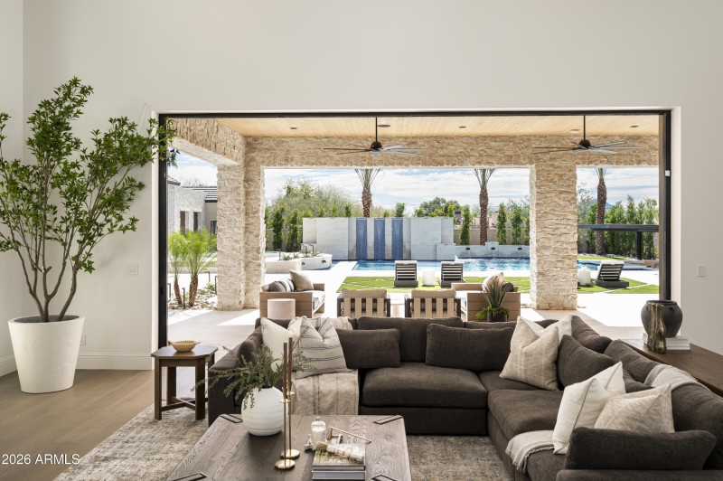 7031 E Paradise Drive-12