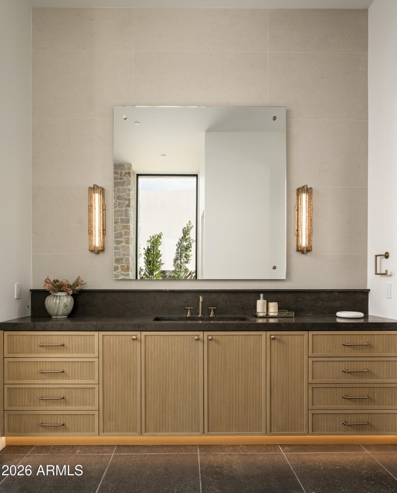 7031 E Paradise Drive-32