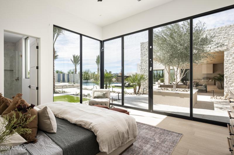 7031 E Paradise Drive-40