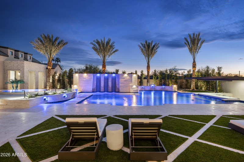 7031 E Paradise Drive-57