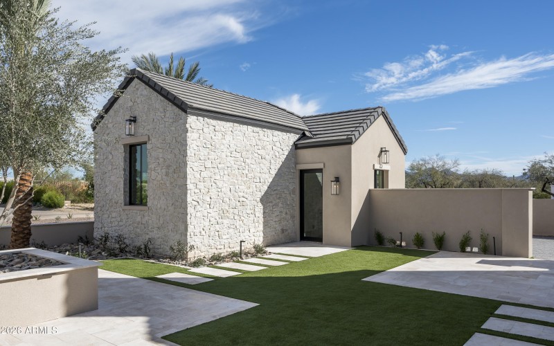 7031 E Paradise Drive-72