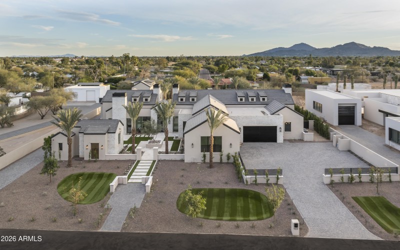 7031 E Paradise Drive-79