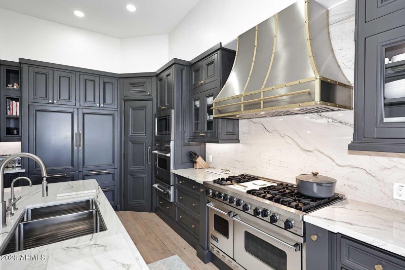 Kitchen-Viking Range