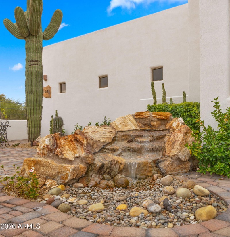 7-web-or-mls-Front yard Patio Space1