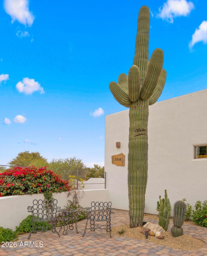 9-web-or-mls-Front yard Patio Space6