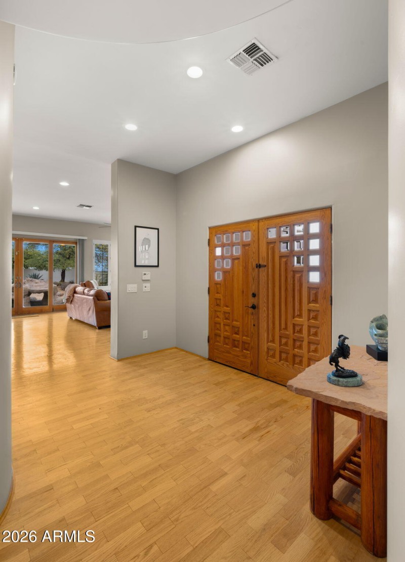 13-web-or-mls-Foyer2