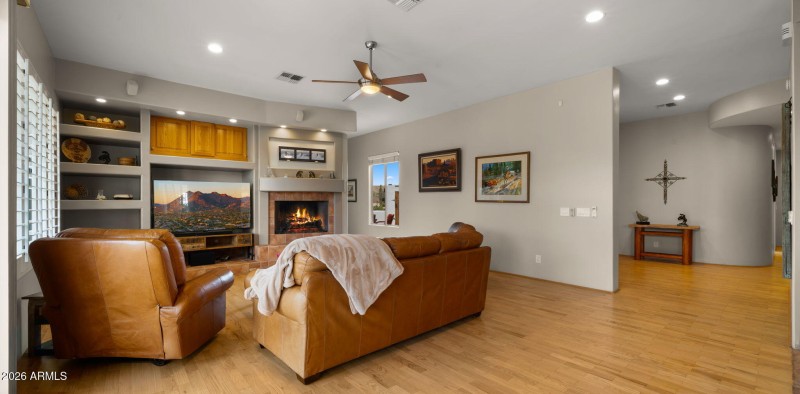 26-web-or-mls-Living Space3